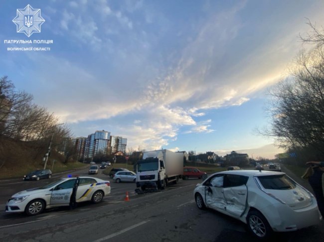 У Луцьку водійка авто зіткнулася з вантажівкою