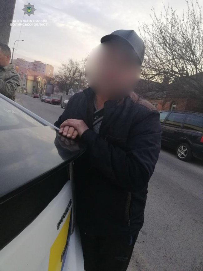 Протаранив припарковане авто і втік: луцькі копи знайшли та затримали п'яного водія-порушника