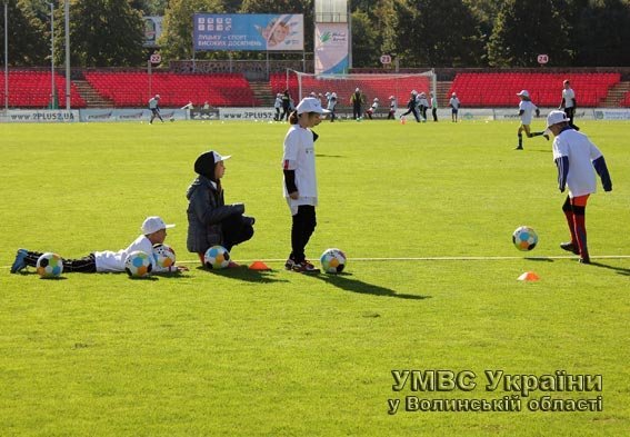 Правоохоронці популяризували здоровий спосіб життя серед луцьких школярів. ФОТО. ВІДЕО