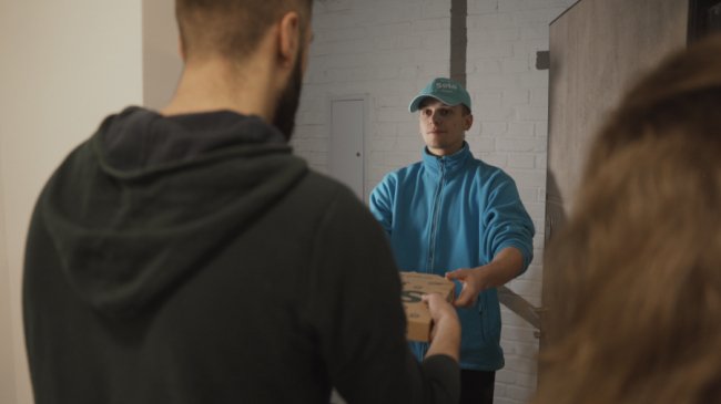 Відома у Луцьку мережа піцерій запустила сервіс блискавичної доставки*