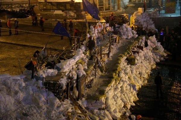 Нові барикади Євромайдану. ФОТО