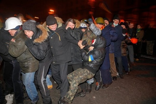 Нові барикади Євромайдану. ФОТО