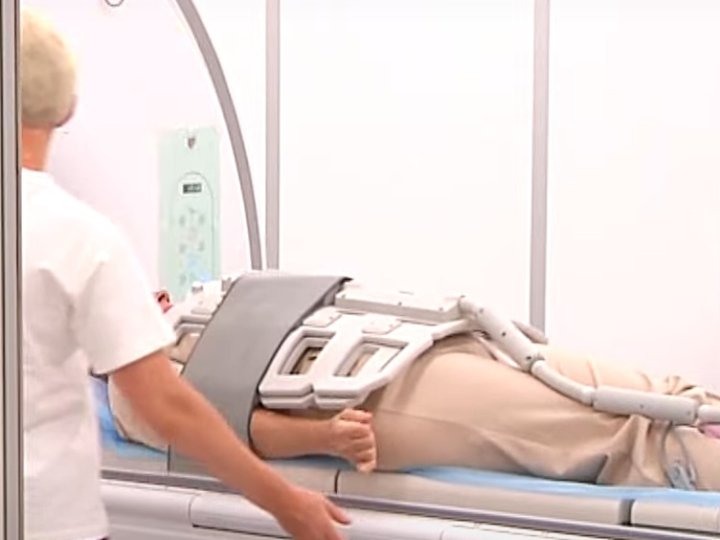 Один з перших у світі: у волинській лікарні зможуть зробити МРТ навіть пацієнтам, які важать до 200 кг. ВІДЕО