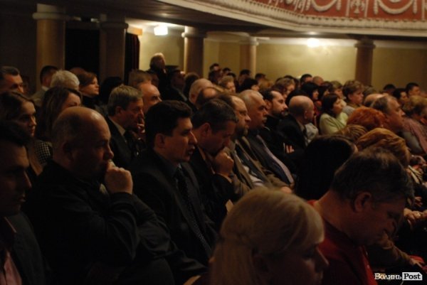 На День закоханих бізнесменам Луцька «подарували» «батіг і пряник». ФОТО