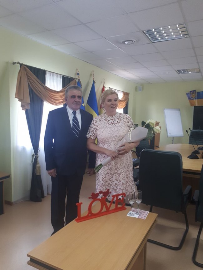 Головна лікарка луцької дитячої поліклініки вийшла заміж. ФОТО