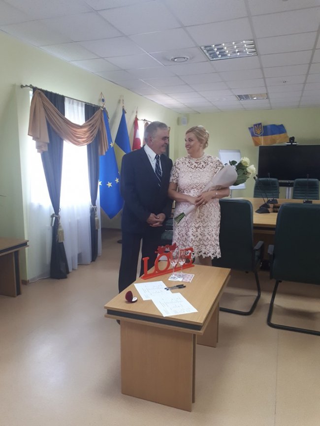 Головна лікарка луцької дитячої поліклініки вийшла заміж. ФОТО