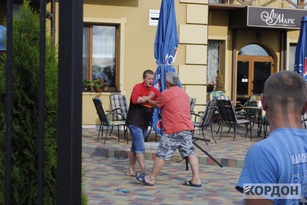 У Світязі побилась п’яна молодь: нападниця залишилась без зубів. ФОТО