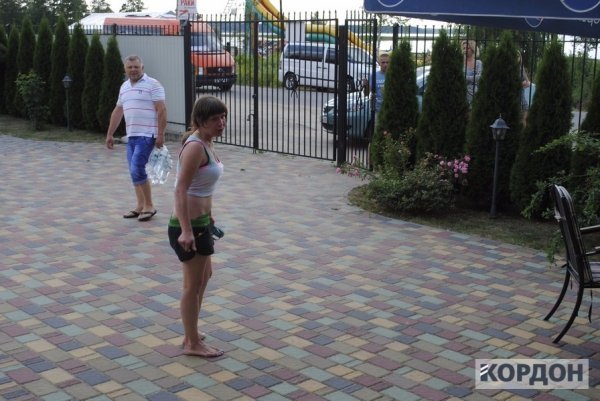 У Світязі побилась п’яна молодь: нападниця залишилась без зубів. ФОТО