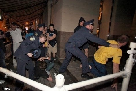 Росіяни на «Євро-2012» побилися з українцями і поляками 