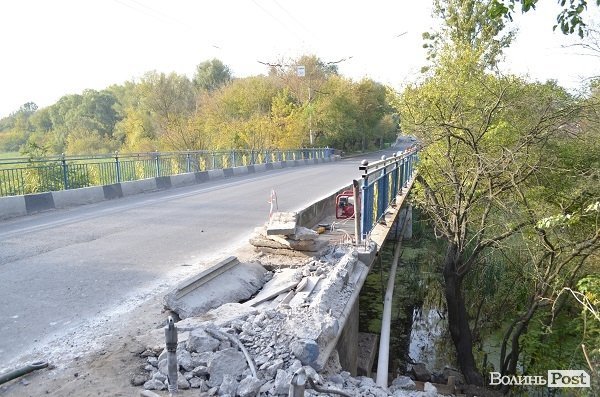 У Луцьку ремонтують міст за півмільйона. ФОТО