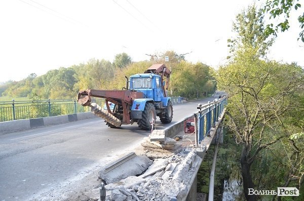 У Луцьку ремонтують міст за півмільйона. ФОТО