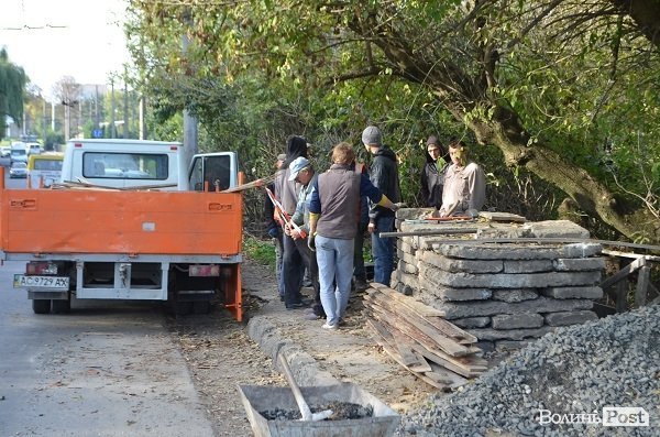 У Луцьку ремонтують міст за півмільйона. ФОТО