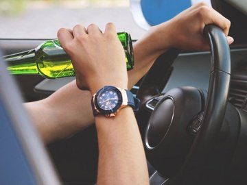 У Луцьку впіймали молодика «на бляхах», який втретє сів п'яним за кермо. ВІДЕО