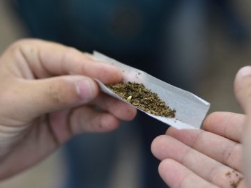 Луцька медсестра приторговувала наркотиками