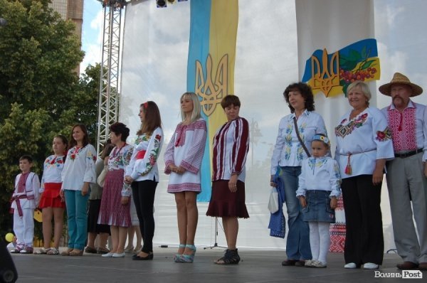 Акція «Українська вишиванка» у Луцьку. ФОТО