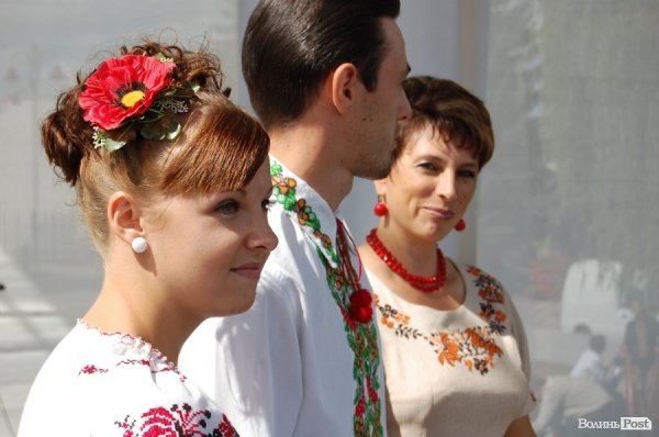 Акція «Українська вишиванка» у Луцьку. ФОТО