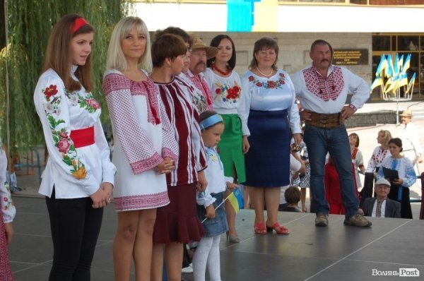 Акція «Українська вишиванка» у Луцьку. ФОТО