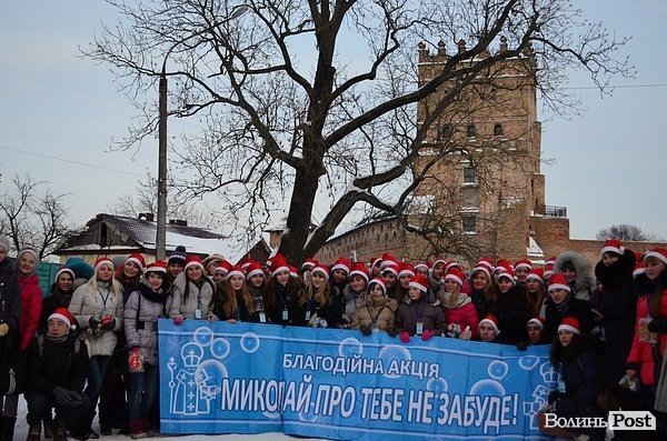 Центр Луцька окупували більше півсотні «Миколаїв». ФОТО