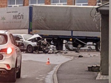 У Горохові сталася автотроща за участю фури і легковика.ВІДЕО