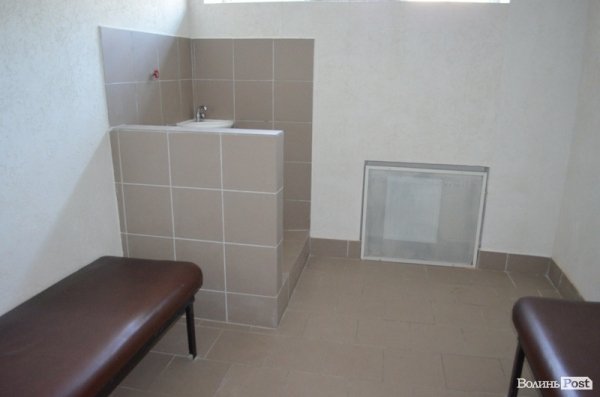 Так виглядає камера тимчасово затриманих, на слензі коза