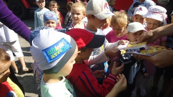 У Нововолинську дітей вчили гасити пожежу. ФОТО