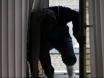 На Волині злодій викрав з квартири зброю