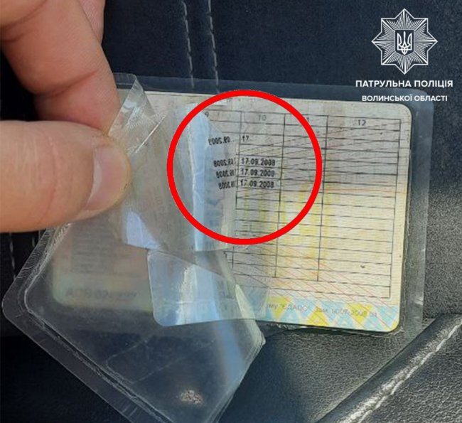 Перероблював посвідчення не в сервісному центрі: у Луцьку зупинили мотоцикліста-порушника