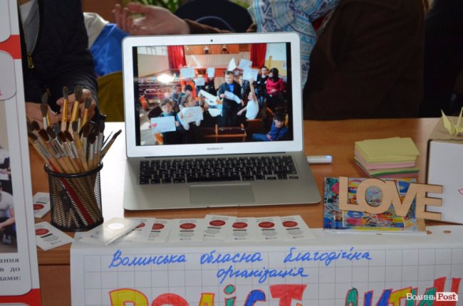 Пластилін, поп-корн та ЗавтраMan: як у Луцьку «продавали» громадські організації