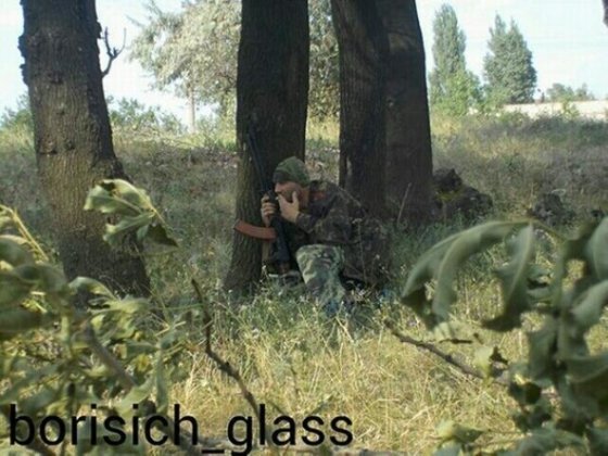 У Шахтарську бойовики фотографуються на фоні мертвих українських військових. ФОТО. ВІДЕО