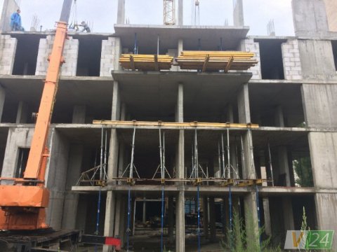 Влітку 2017 року з недобуду повивозили риштування