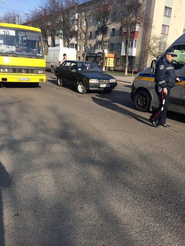 У центрі Луцька легковик збив жінку. ФОТО