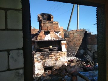 У селі на Волині через замикання електромережі згоріла літня кухня