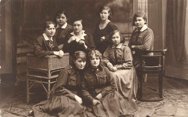 Учениці Державного жіночого училища. Фото, 1932 р.