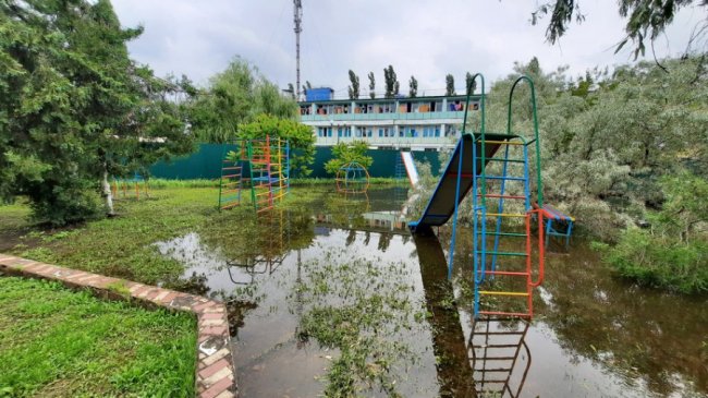 У курортному селищі Коблеве злива затопила вулиці та бази відпочинку. ФОТО