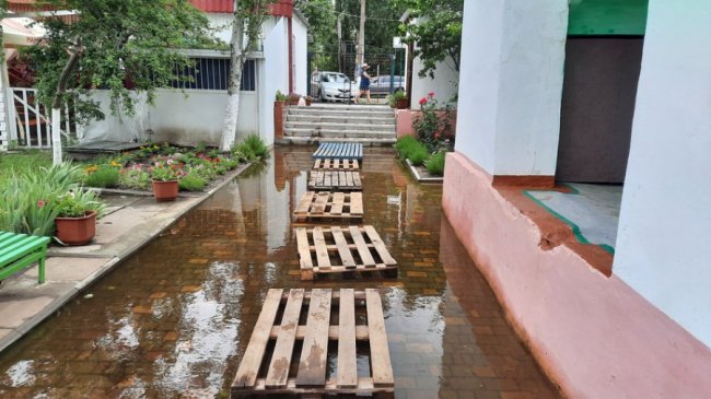 У курортному селищі Коблеве злива затопила вулиці та бази відпочинку. ФОТО
