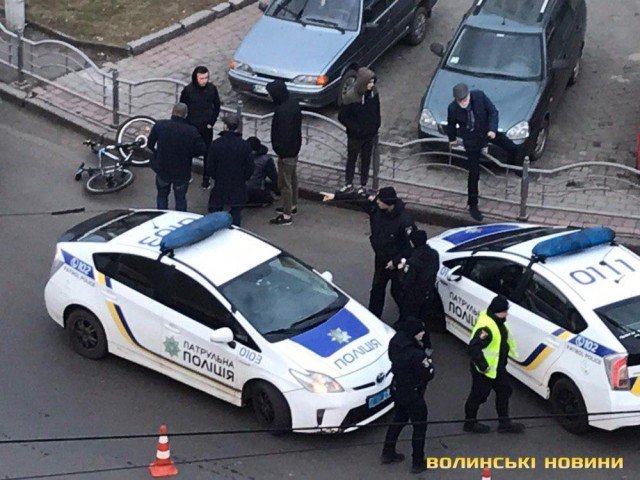 У центрі Луцька авто збило велосипедиста. ФОТО