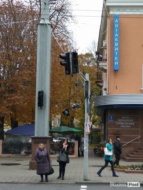 У центрі Луцька «тягучка» ‒ через несправний світлофор