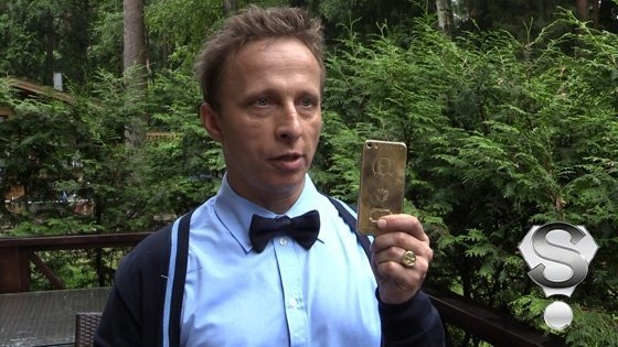 Охлобистін купив iPhone з золотим Путіним. ФОТО