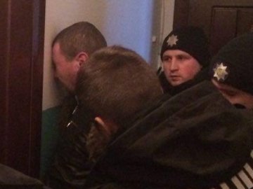 П’яна бійка в Луцьку: щоб залишитися живим, чоловік вискочив з вікна