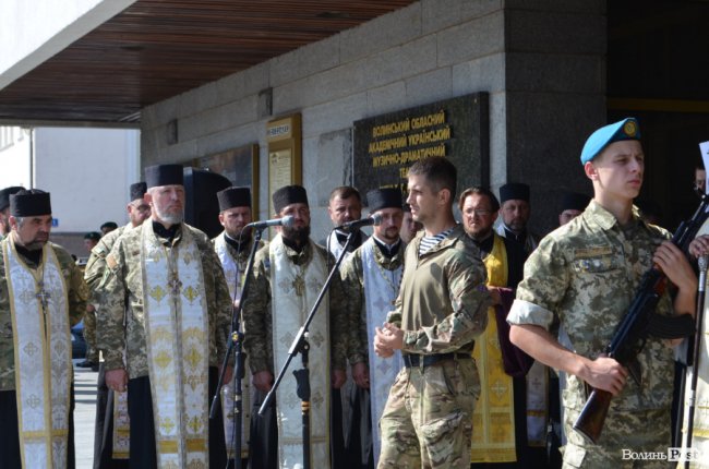 «Був сміливим, добрим і завжди допомагав»: у Луцьку попрощалися з Героєм Юрієм Лавренчуком. ФОТОРЕПОРТАЖ