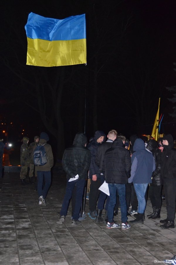 «На деревах замість листя розіпнем сепаратиста», - Марш у Луцьку. ФОТО. ВІДЕО