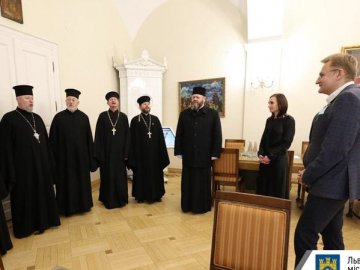 Волинські священнослужителі з митрополитом Михаїлом колядували на Львівщині. ФОТО