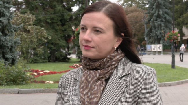 Чи варто у школах вітати хлопців 14 жовтня, а дівчат 8 березня: опитування