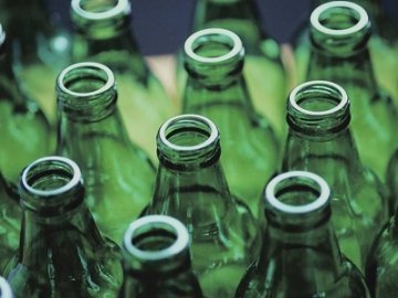 Порожні пляшки у Луцьку приймають «де попало», – депутат 
