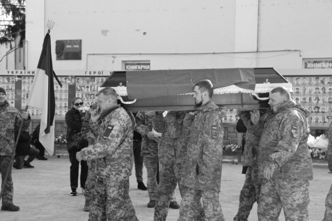 Луцька громада попрощалась із загиблим Героєм Вадимом Гнатюком