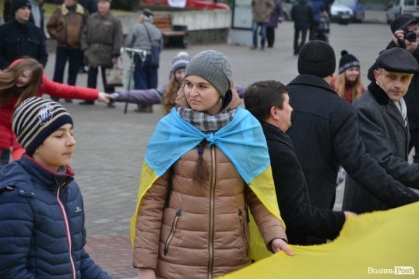 У центрі Луцька – акція до Дня Соборності. ФОТО