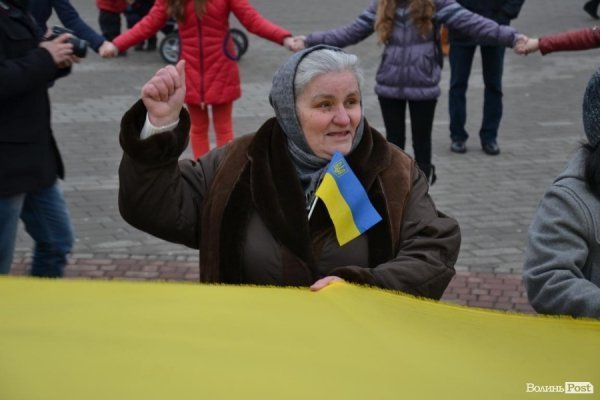 У центрі Луцька – акція до Дня Соборності. ФОТО