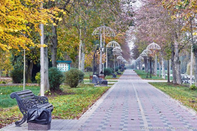 Неймовірна осінь у луцькому парку. ФОТО