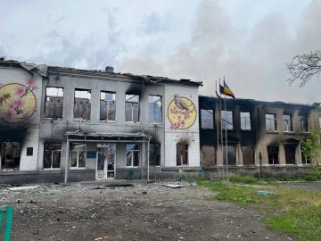 Росія форсфорними бомбами знищила школу в Авдіївці