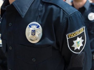Американець попросив патрульну поліцію Волині заарештувати його, аби він міг воювати за Україну